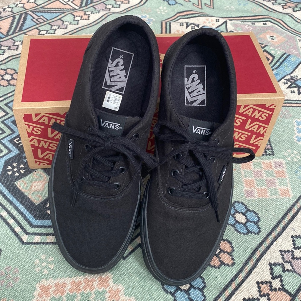 Womens Canvas Black Vans. Size 11. Doheny Sneaker